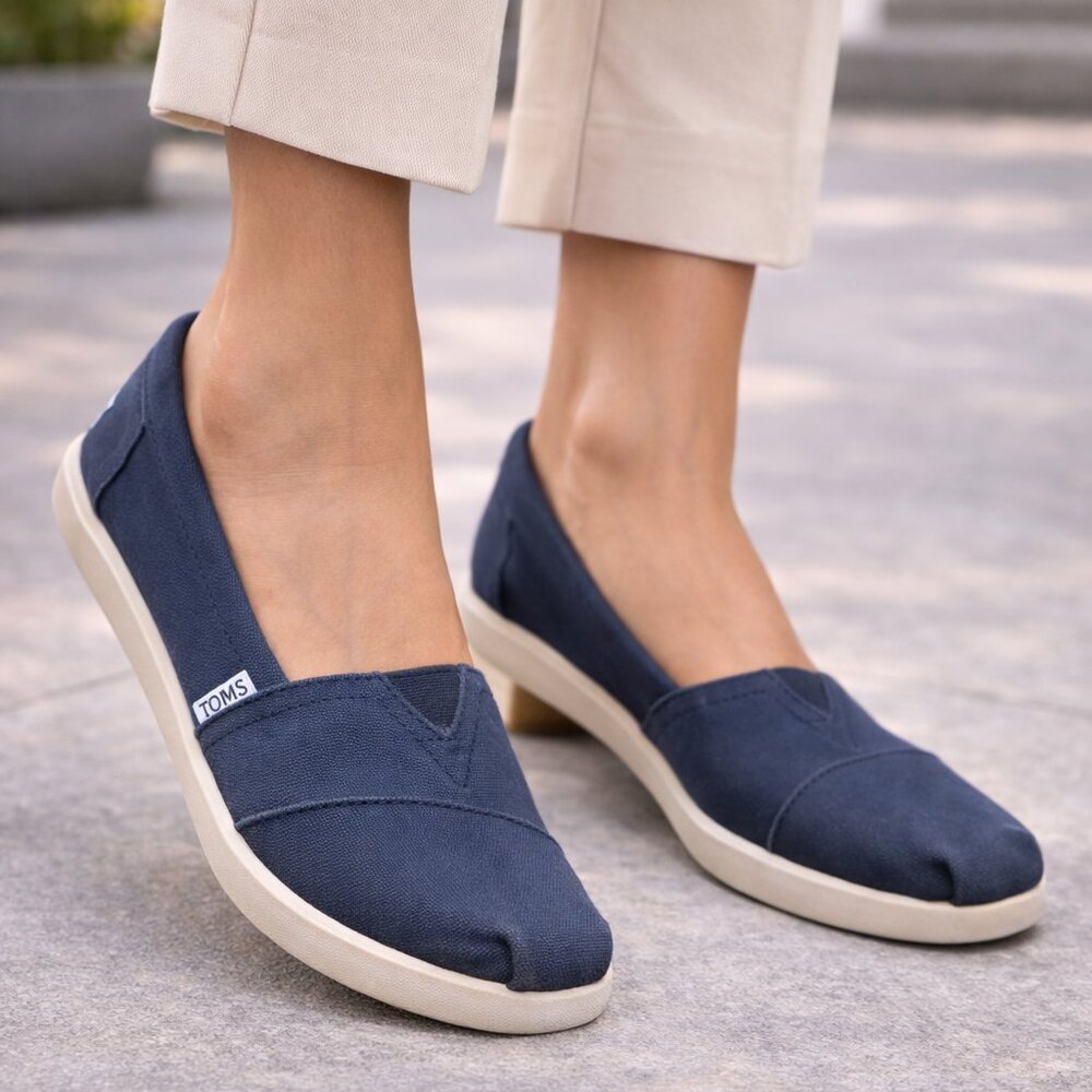 TOMS Classic Navy Canvas Slip-On Flats Size 7 | Casual Everyday Shoes